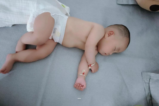 玉田宝宝脚心出汗怎么回事